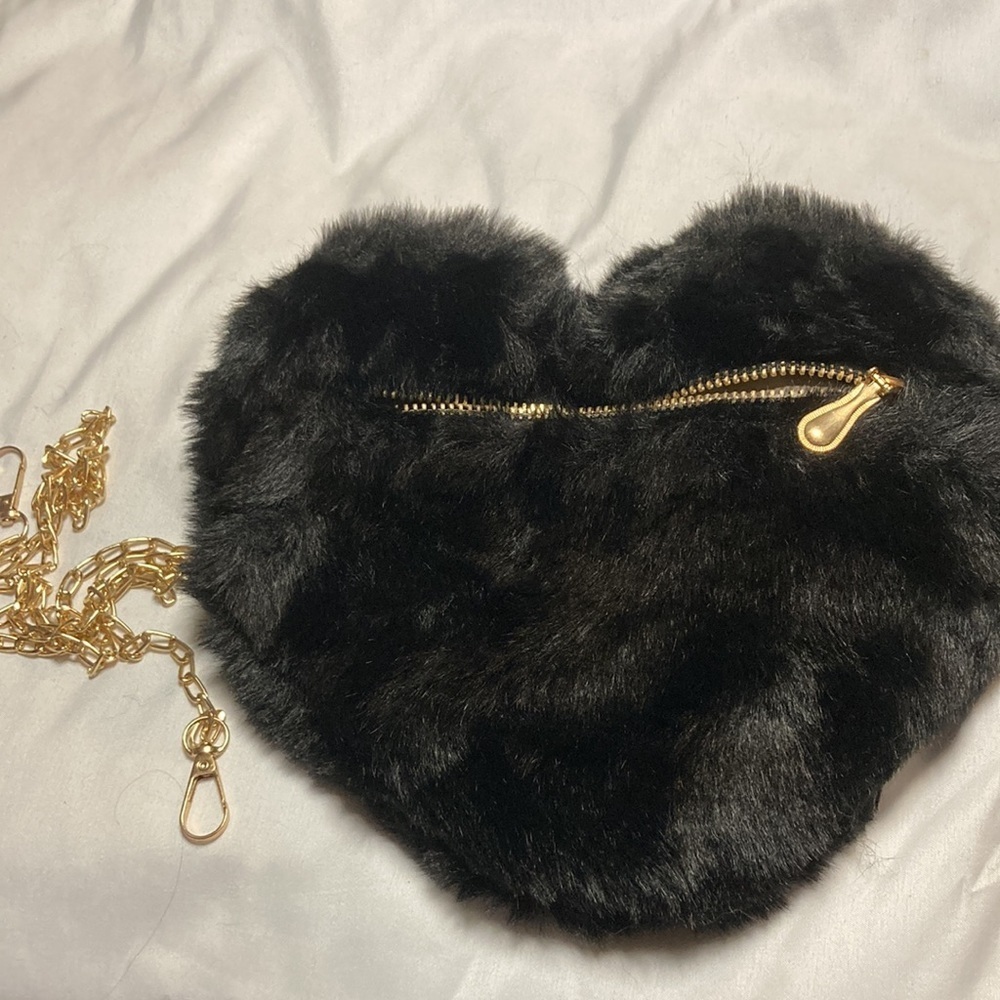 Fuzzy black heart shoulder bag - Picture 2 of 5